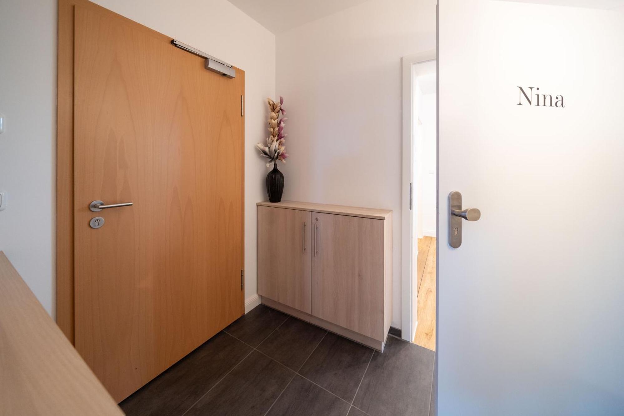 Moebliertes Wohnen - Nina Apartment Rostock Ngoại thất bức ảnh