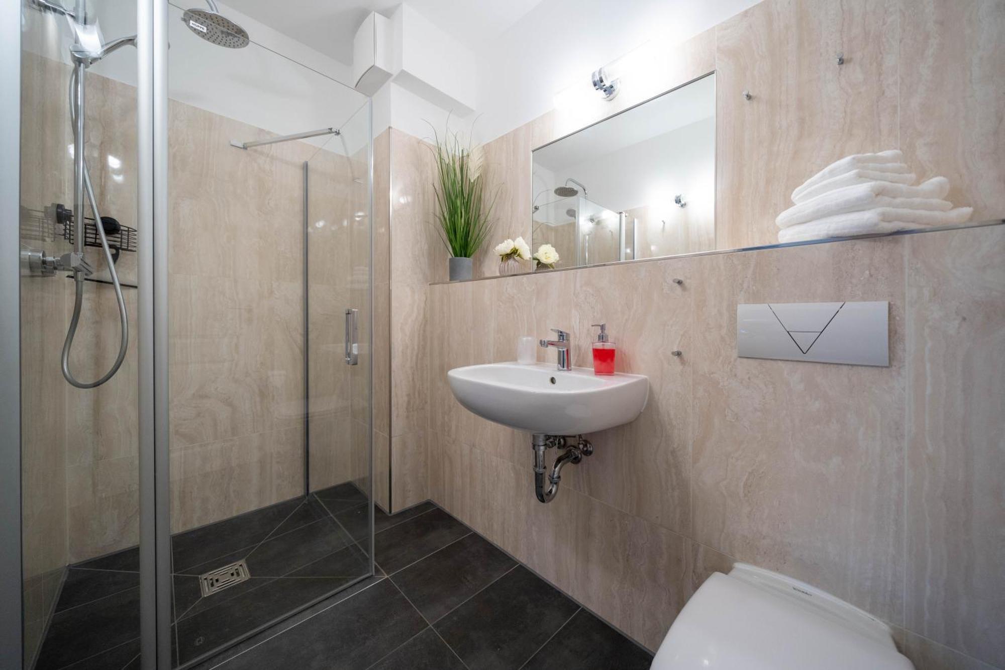 Moebliertes Wohnen - Nina Apartment Rostock Ngoại thất bức ảnh
